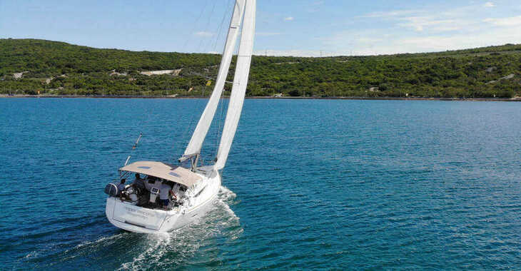Rent a sailboat in Punat Marina - Sun Odyssey 419
