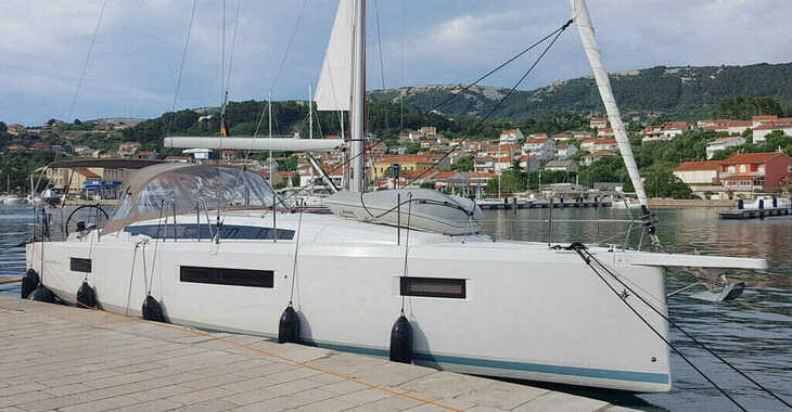 Rent a sailboat in Punat - Sun Odyssey 410