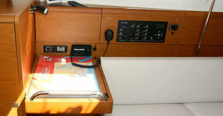 Chartern Sie segelboot in Punat - Sun Odyssey 389 - 2 cab