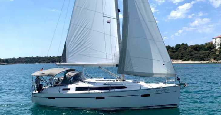 Rent a sailboat in Veruda - Bavaria Cruiser 37