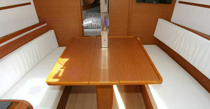 Rent a sailboat in Veruda - Sun Odyssey 349 - 2 Cab