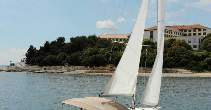 Rent a sailboat in Veruda - Sun Odyssey 349 - 2 Cab