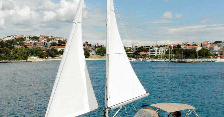 Rent a sailboat in Veruda - Sun Odyssey 349 - 2 Cab