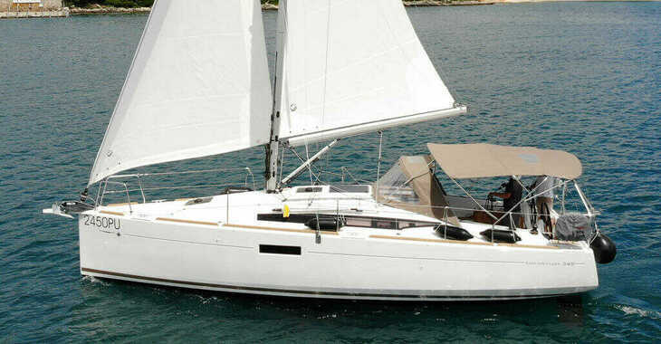 Rent a sailboat in Veruda - Sun Odyssey 349 - 2 Cab