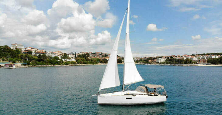 Rent a sailboat in Veruda - Sun Odyssey 349 - 2 Cab