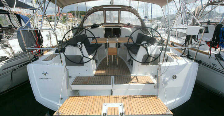 Rent a sailboat in Veruda - Sun Odyssey 349 - 2 Cab