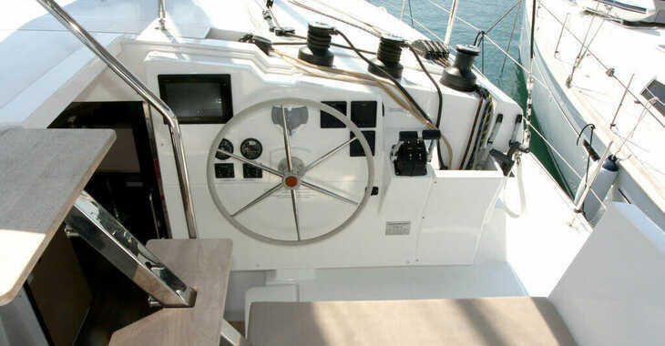 Rent a catamaran in Veruda - Lucia 40