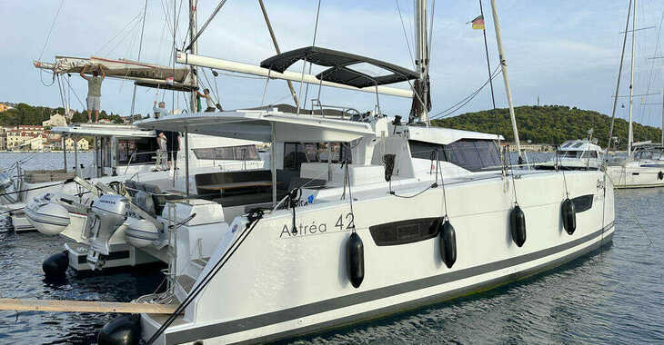 Rent a catamaran in Marina Frapa - Astréa 42