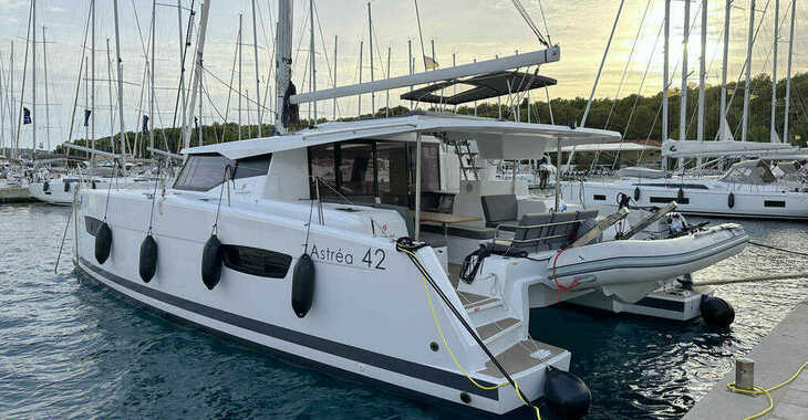 Louer catamaran à Marina Frapa - Astréa 42