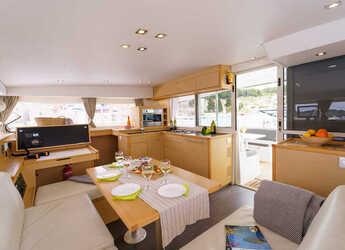 Rent a catamaran in Marina Mandalina - Lagoon 400 S2 - 4 + 2 cab.