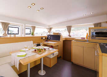 Rent a catamaran in Marina Mandalina - Lagoon 400 S2 - 4 + 2 cab.