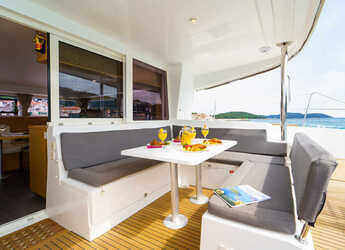 Rent a catamaran in Marina Mandalina - Lagoon 400 S2 - 4 + 2 cab.