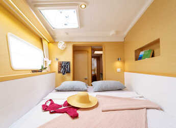 Rent a catamaran in Marina Mandalina - Lagoon 400 S2 - 4 + 2 cab.