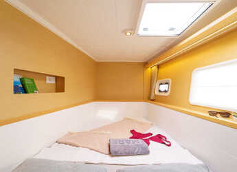 Rent a catamaran in Marina Mandalina - Lagoon 400 S2 - 4 + 2 cab.