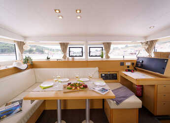 Rent a catamaran in Marina Mandalina - Lagoon 400 S2 - 4 + 2 cab.