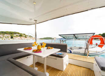 Rent a catamaran in Marina Mandalina - Lagoon 400 S2 - 4 + 2 cab.
