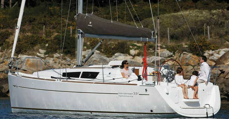 Rent a sailboat in Lavrion Marina - Sun Odyssey 33i