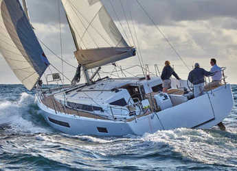 Rent a sailboat in Paros - Sun Odyssey 490
