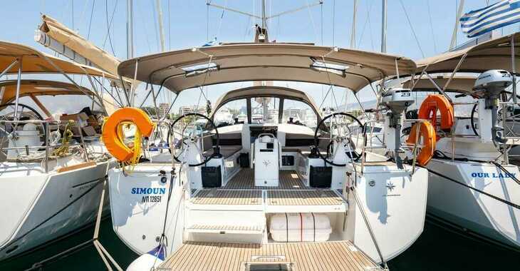 Rent a sailboat in Alimos Marina - Sun Odyssey 440