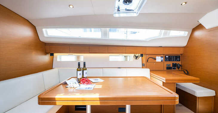 Rent a sailboat in Alimos Marina - Sun Odyssey 519 -  5 cabs