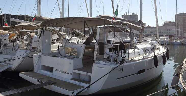 Chartern Sie segelboot in Cagliari port (Karalis) - Dufour 520 GL
