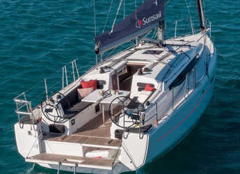 Rent a sailboat in Nidri Marine - Sunsail 38.0 (Classic)