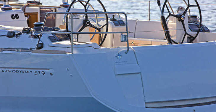 Chartern Sie segelboot in Compass Point Marina - Sun Odyssey 519 - 5 + 1 cab.