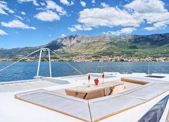 Louer catamaran à Marina Kastela - Luna 49