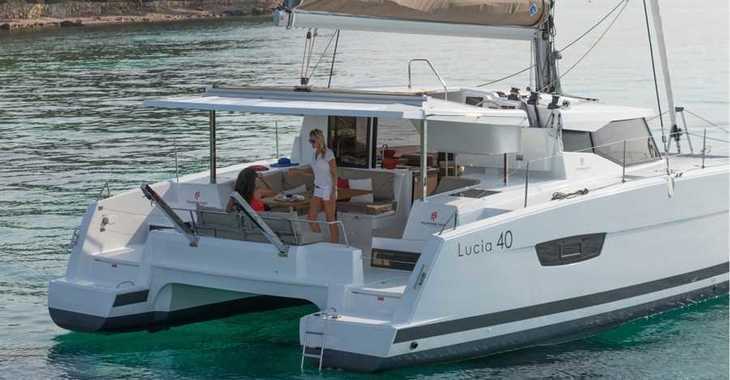 Rent a catamaran in Marina di Portorosa - Fountaine Pajot LUCIA 40