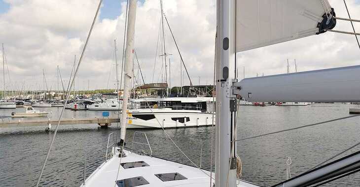 Rent a sailboat in Sangulin Marina - Dufour 470 - 3 cab.
