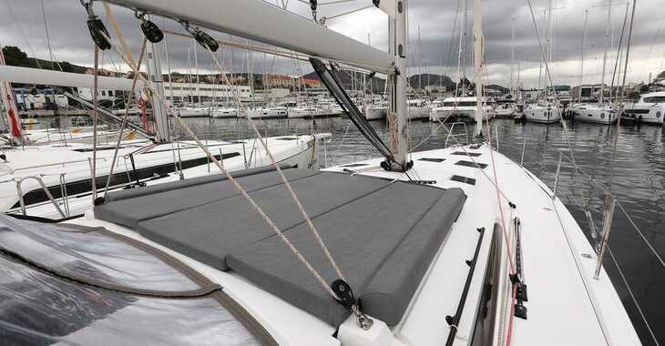 Rent a sailboat in Marina Mandalina - Dufour 470 - 5 cab.