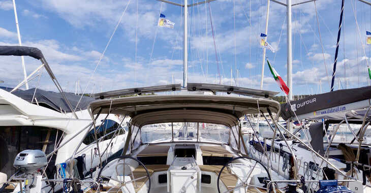 Chartern Sie segelboot in Marina di Scarlino - Oceanis 51.1