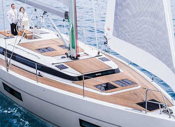 Rent a sailboat in Perigiali Quay - Bavaria C45