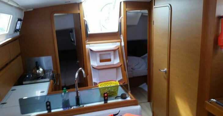Rent a sailboat in Marina Sukosan (D-Marin Dalmacija) - Sun Odyssey 379
