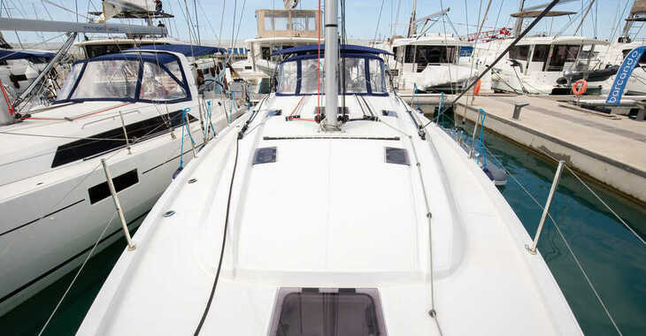 Chartern Sie segelboot in Marina di Portorosa - Oceanis 40.1