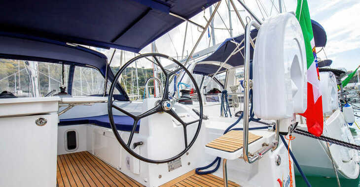 Rent a sailboat in Marina di Portorosa - Oceanis 40.1