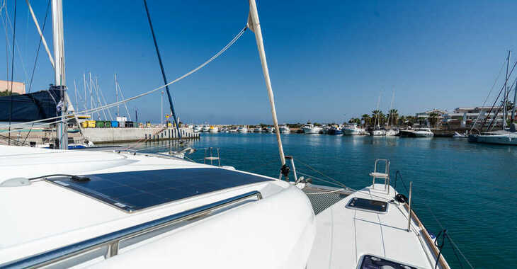 Rent a catamaran in Marina di Portorosa - Lagoon 40