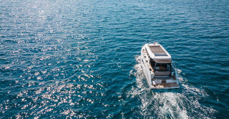 Chartern Sie motorboot in Marina Baotić - Nikhen Aqua Sun 34