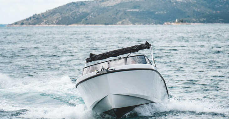 Rent a motorboat in Marina Baotić - Rand Supreme 27 