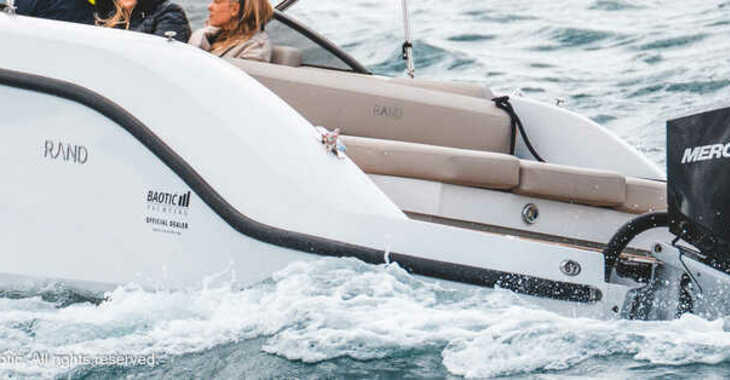 Rent a motorboat in Marina Baotić - Rand Supreme 27 