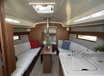 Chartern Sie segelboot in ACI Marina Split - Oceanis 34.1