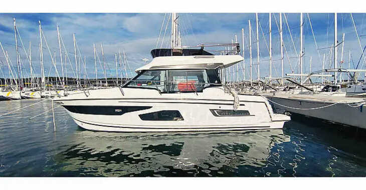 Rent a motorboat in Marina Sukosan (D-Marin Dalmacija) - Merry Fisher 1095 FLY