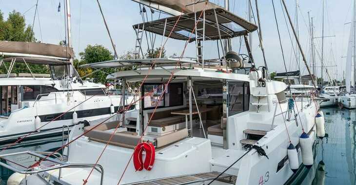 Rent a catamaran in Nidri Marine - Bali 4.3