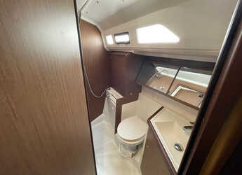 Chartern Sie segelboot in Lavrion Marina - Oceanis 40.1