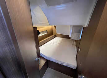 Chartern Sie segelboot in Lavrion Marina - Oceanis 40.1