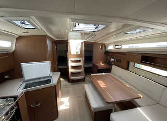 Chartern Sie segelboot in Lavrion Marina - Oceanis 40.1