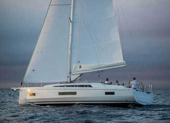 Chartern Sie segelboot in Lavrion Marina - Oceanis 40.1