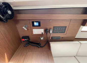 Chartern Sie segelboot in Lavrion Marina - Oceanis 40.1