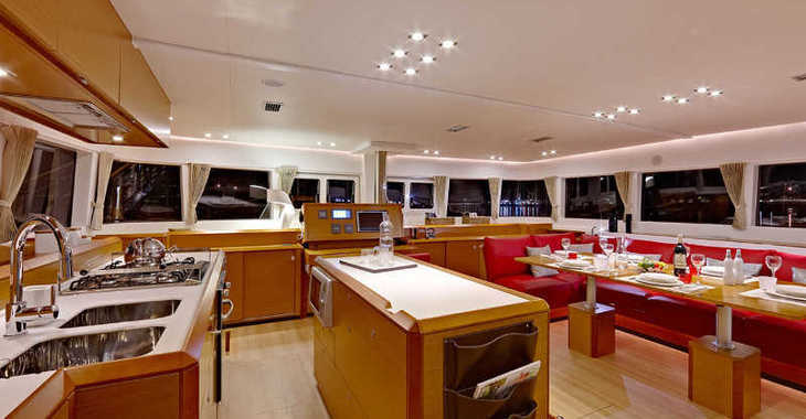Louer catamaran à Nelson Dockyard - Lagoon 620 (10+3)