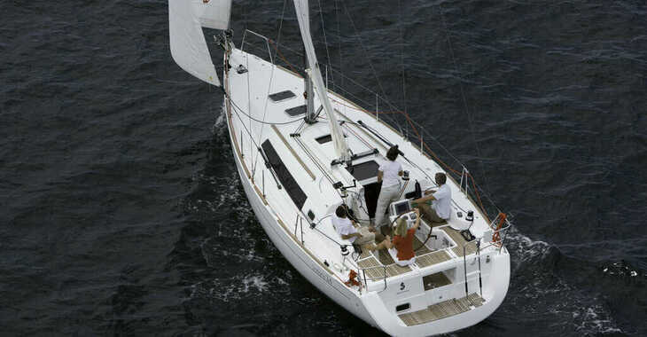 Rent a sailboat in Port Olona - Oceanis 34